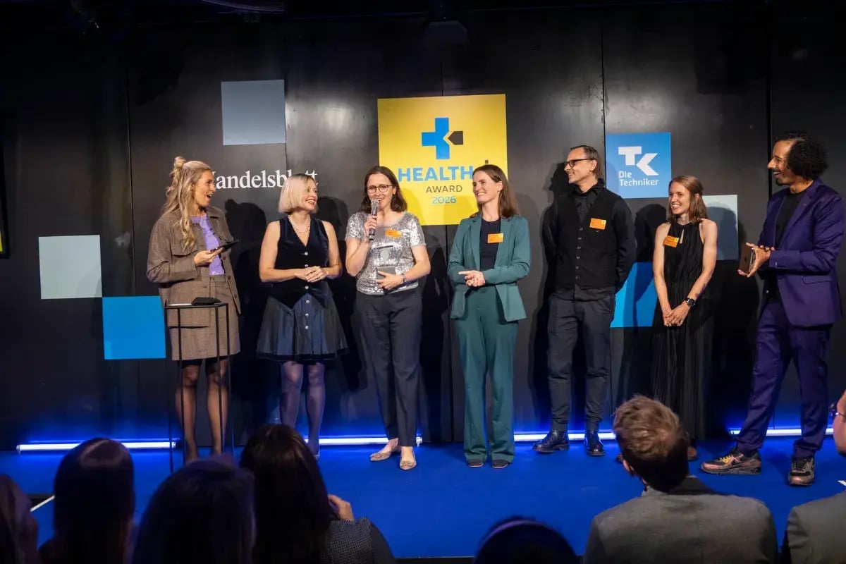 Das ida-Team bei der Preisverleihung des Health-i Award 2026 auf der Bühne