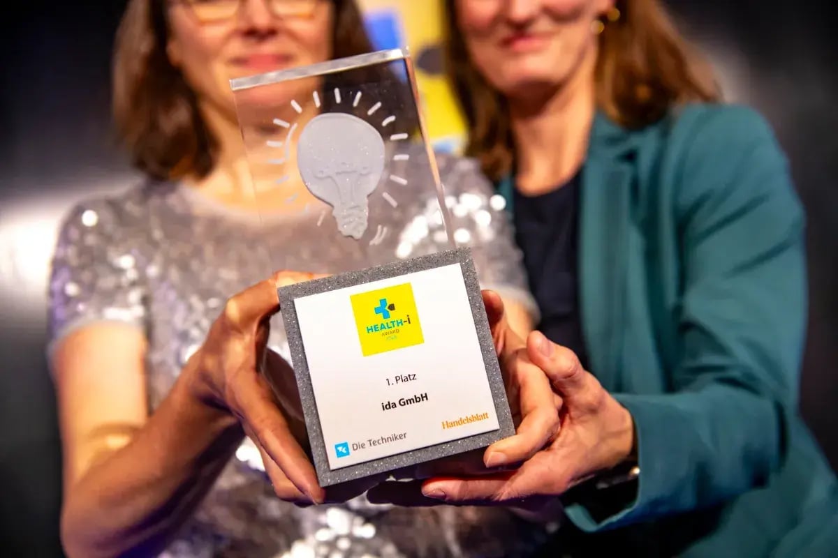 Health-i Award 2026: Trophäe mit der Aufschrift 1. Platz ida GmbH